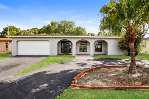 8460 Southampton Dr, Miramar, FL, 33025-2831 | Card Image