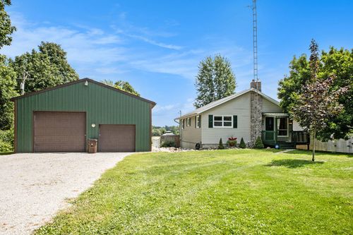 2661 Swift Rd, Bellevue, MI, 49021-9439 | Card Image