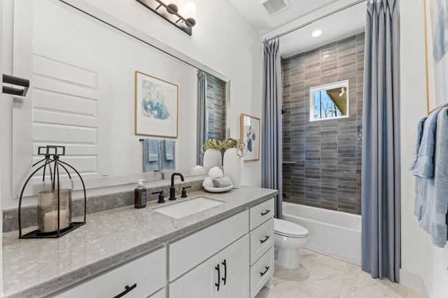 En-suite Bath | Image 10