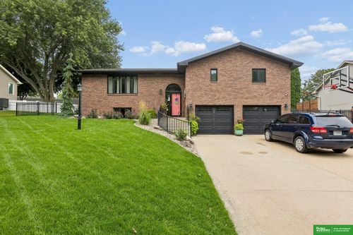 2711 Eagle Dr, Fremont, NE, 68025-6165 | Card Image