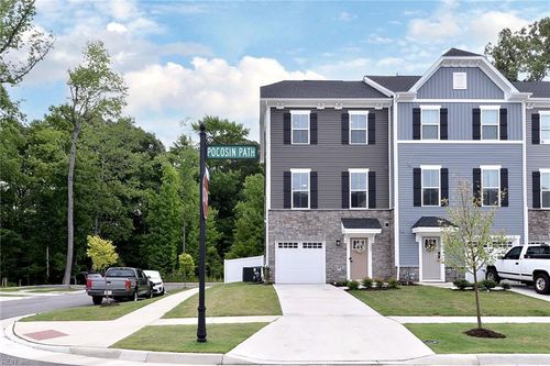100 Pocosin Path, Poquoson, VA, 23662-1884 | Card Image