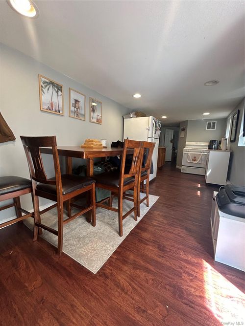 walk-in-unit-70 Oswego Avenue, Long Beach, NY, 11561 | Card Image