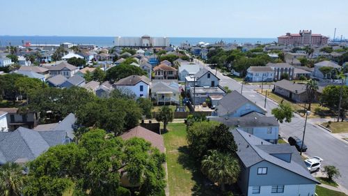 1723 Avenue M 1/2, Galveston, TX, 77550-6038 | Card Image