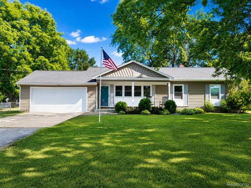 5282 W Mount Morris Rd, Mount Morris, MI, 48458-9333 | Card Image