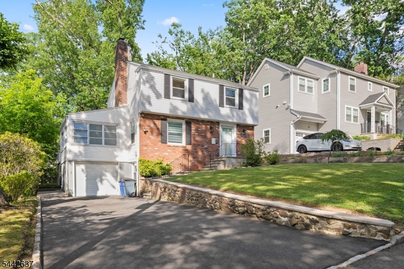 Residential in Livingston Twp. 2