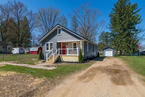 116 Randolph St, Bangor, MI, 49013-1439 | Card Image