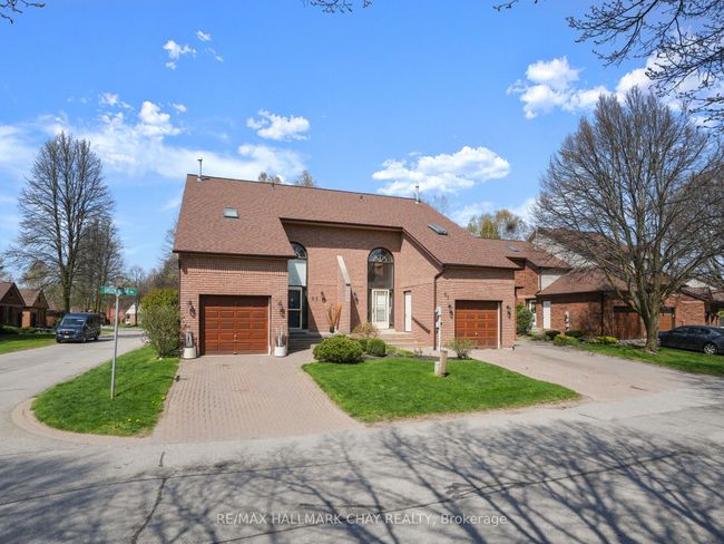 61 Green Briar Rd, Condo with 3 bedrooms, 3 bathrooms and 1 parking in Alliston ON | Image 4