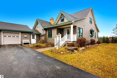 211 N Beech St, Bellaire, MI, 49615-9587 | Card Image