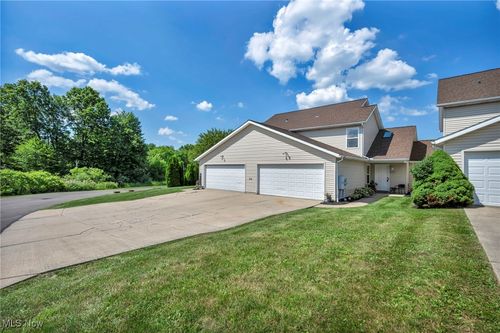 4052 Pine Dr, Rootstown, OH, 44272-9297 | Card Image