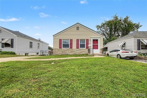 10725 Saint Lawrence Ln, Saint Ann, MO, 63074-1606 | Card Image