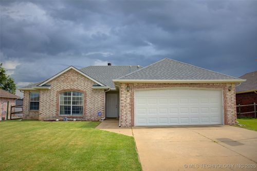 11008 E 120th Ct N, Collinsville, OK, 74021-5503 | Card Image