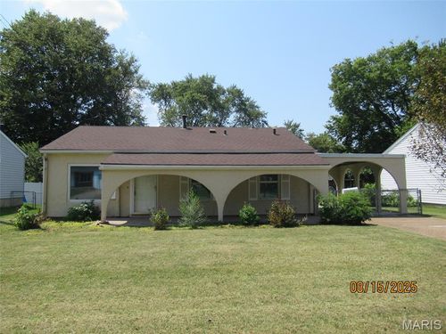 2370 Hawthorne Manor Dr, Florissant, MO, 63031-4410 | Card Image