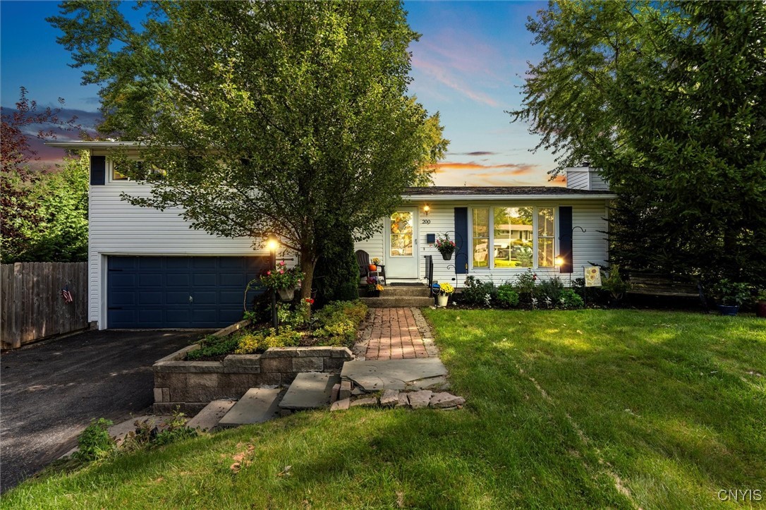 Elmtree Ln, Syracuse, NY 13219