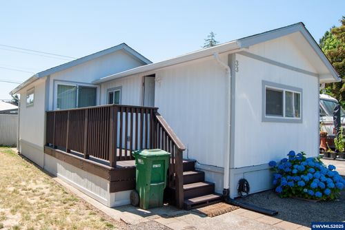 33-10901 Se Powell (#33) Bl, Portland, OR, 97266 | Card Image