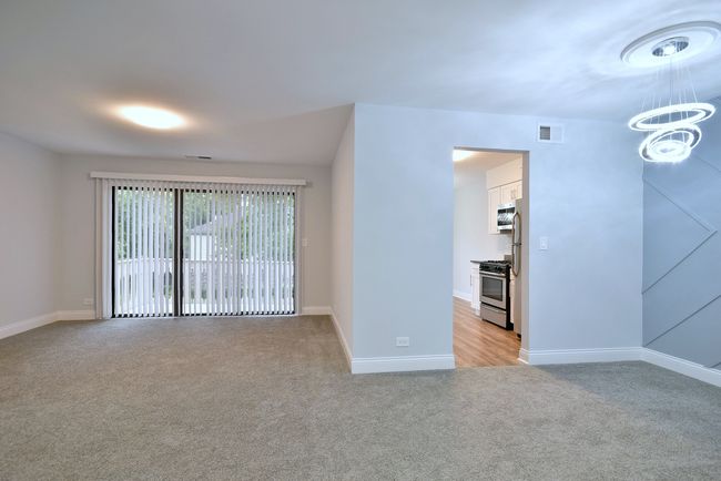 D - 5177 Coventry Ln, Condo with 2 bedrooms, 2 bathrooms and 1 parking in Gurnee IL | Image 7