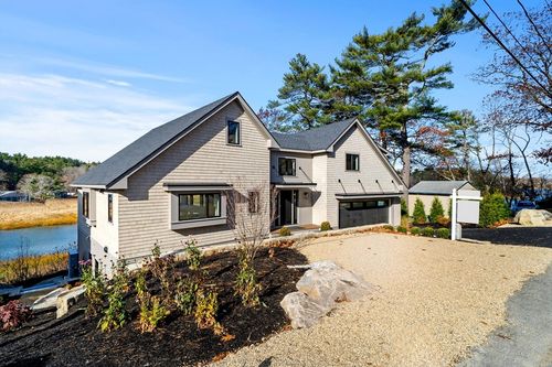 12 Woodward Ave, Gloucester, MA, 01930-2433 | Card Image