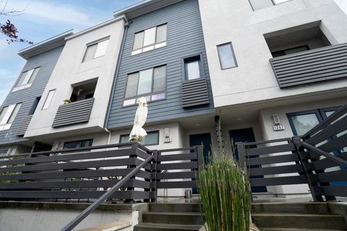 1249 Edgewood Way, South San Francisco, CA, 94080-1234 | Card Image