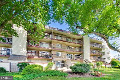 s404-10300 Westlake Dr, BETHESDA, MD, 20817-6449 | Card Image