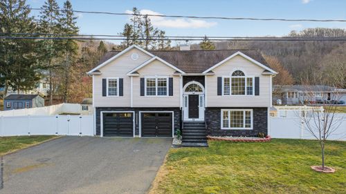 28 Margaret Cir, Naugatuck, CT, 06770-5010 | Card Image