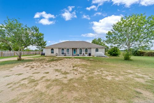 169 County Road 6611, Devine, TX, 78016-4629 | Card Image