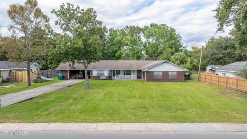 1419 Porter Ave, Ocean Springs, MS, 39564-4742 | Card Image