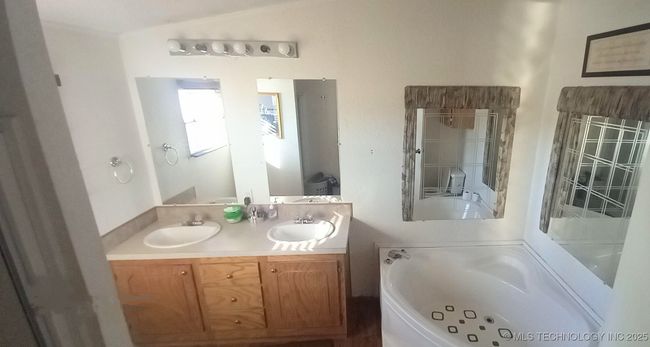 Master Bathroom | Image 8
