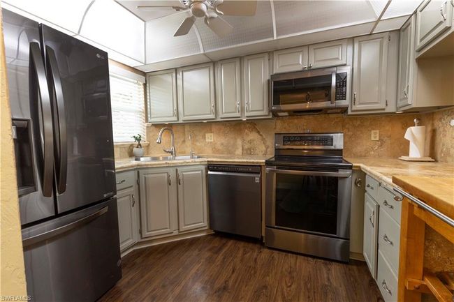 APT-209 - 37 High Point Cir E, Condo with 2 bedrooms, 2 bathrooms and 1 parking in NAPLES FL | Image 15