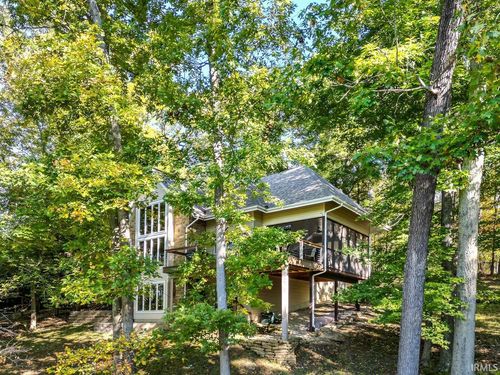 9002 Agate Ave, Nashville, IN, 47448-8058 | Card Image