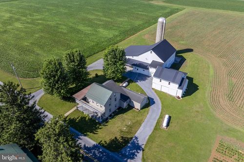 680 N Railroad Avenue, NEW HOLLAND, PA, 17557 | Card Image