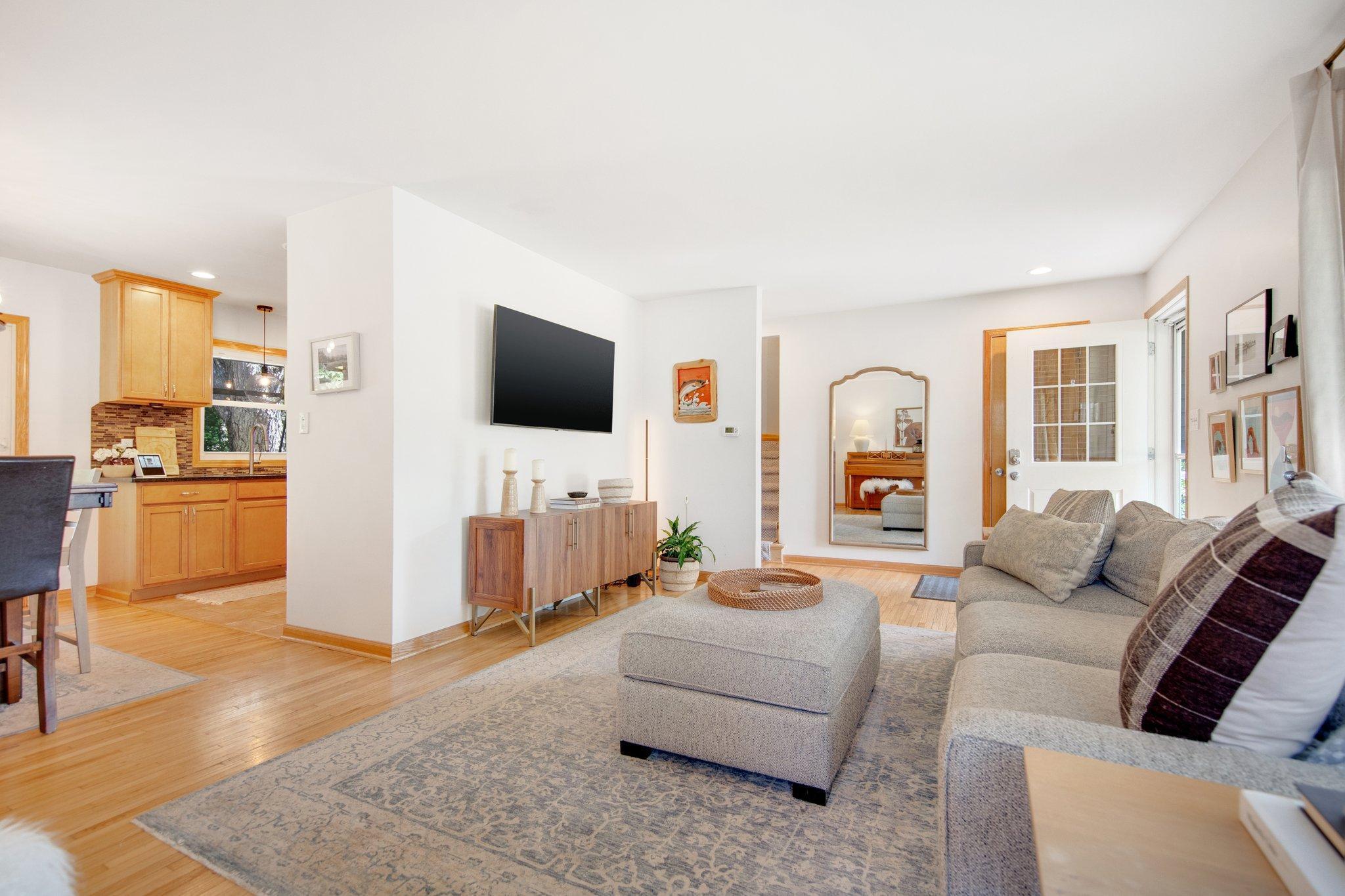 Cedar Ave, Saint Paul, MN 55110