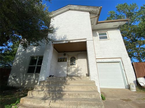911 Rumfield Rd, White Settlement, TX, 76108-3095 | Card Image