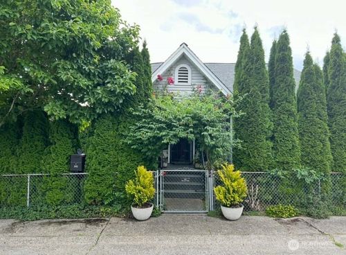 305 Olympic Pl, Bremerton, WA, 98312-4040 | Card Image