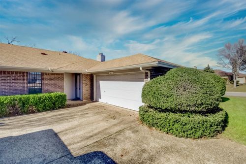 4523 Tall Meadow Ln, Fort Worth, TX, 76133-6627 | Card Image