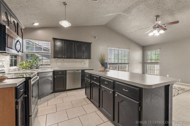 9528 S 93 Rd East Ave, House other with 5 bedrooms, 3 bathrooms and null parking in Tulsa OK | Image 17
