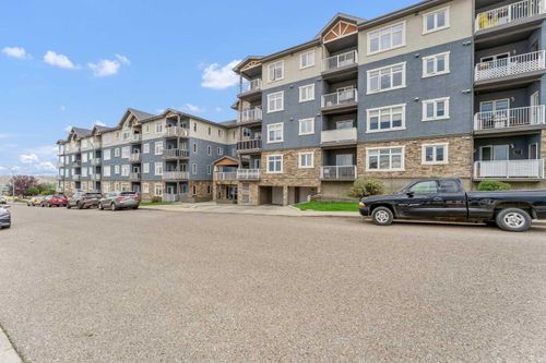 317-19 Terrace View Ne, Medicine Hat, AB, T1C0E8 | Card Image