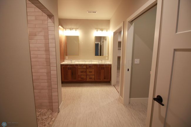 Very large master bathroom | Image 18