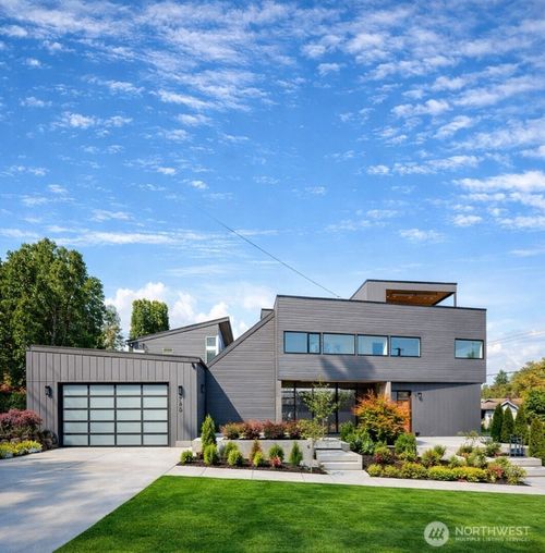 748 N 96th St, Seattle, WA, 98103-3117 | Card Image