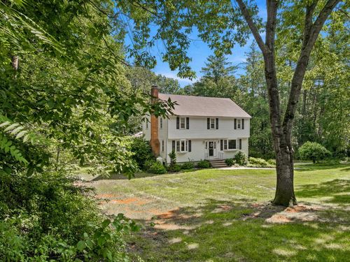 16 Williamsburg Dr, Amherst, NH, 03031-1752 | Card Image