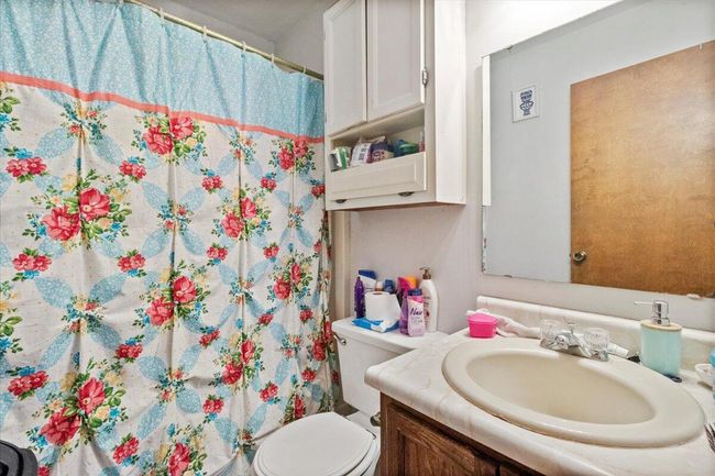 Main Bathroom | Image 11