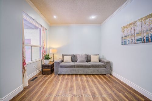 21 Hallen Rd, Brampton, ON, L6Y2V5 | Card Image