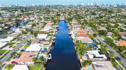 321 Se 4th St, Pompano Beach, FL, 33060-8006 | Card Image