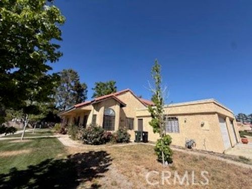 19218 Elm Dr, Apple Valley, CA, 92308 | Card Image