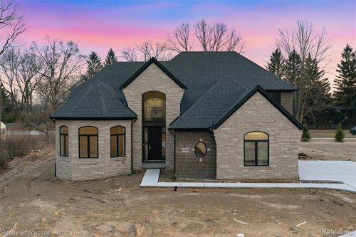 12020 Encore Ct, Utica, MI, 48315-2335 | Card Image