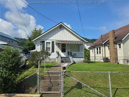 127 W Central Ave, Belle, WV, 25015-1519 | Card Image