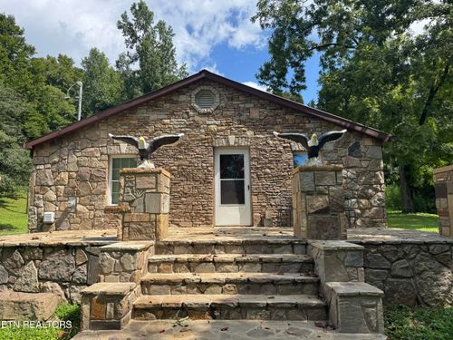 557 Half Moon Rd, Oliver Springs, TN, 37840-6116 | Card Image
