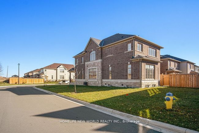 28 Av Horizon, House attached with 4 bedrooms, 3 bathrooms and 4 parking in Millbrook ON | Image 31