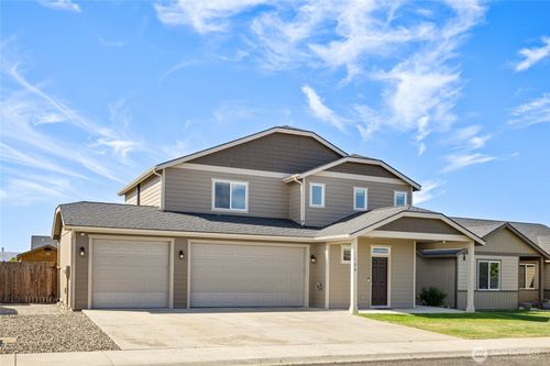 106 E Country Side Ave, Ellensburg, WA, 98926-7772 | Card Image