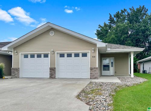 418 Maupin Ln, Sergeant Bluff, IA, 51054-8972 | Card Image