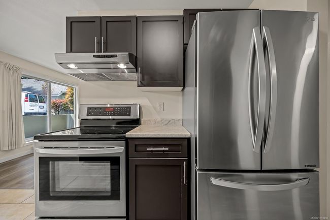 STAINLESS STEEL APPLIANCES | Image 10