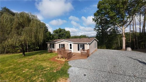 1040 Pink Smith Rd, Walnut Cove, NC, 27052-7929 | Card Image